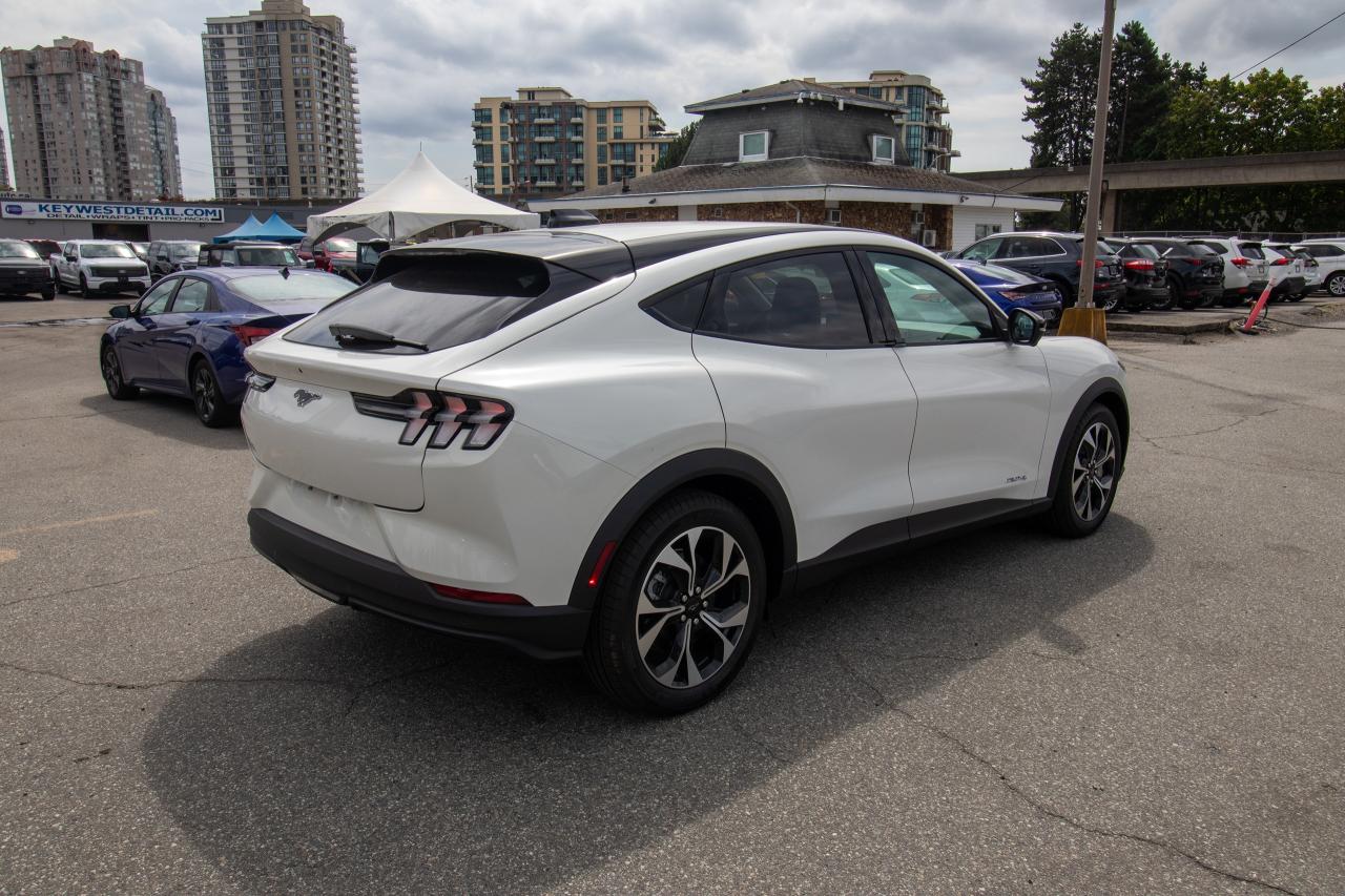 2025 Ford Mustang Mach-E Select AWD Extended Range Photo5