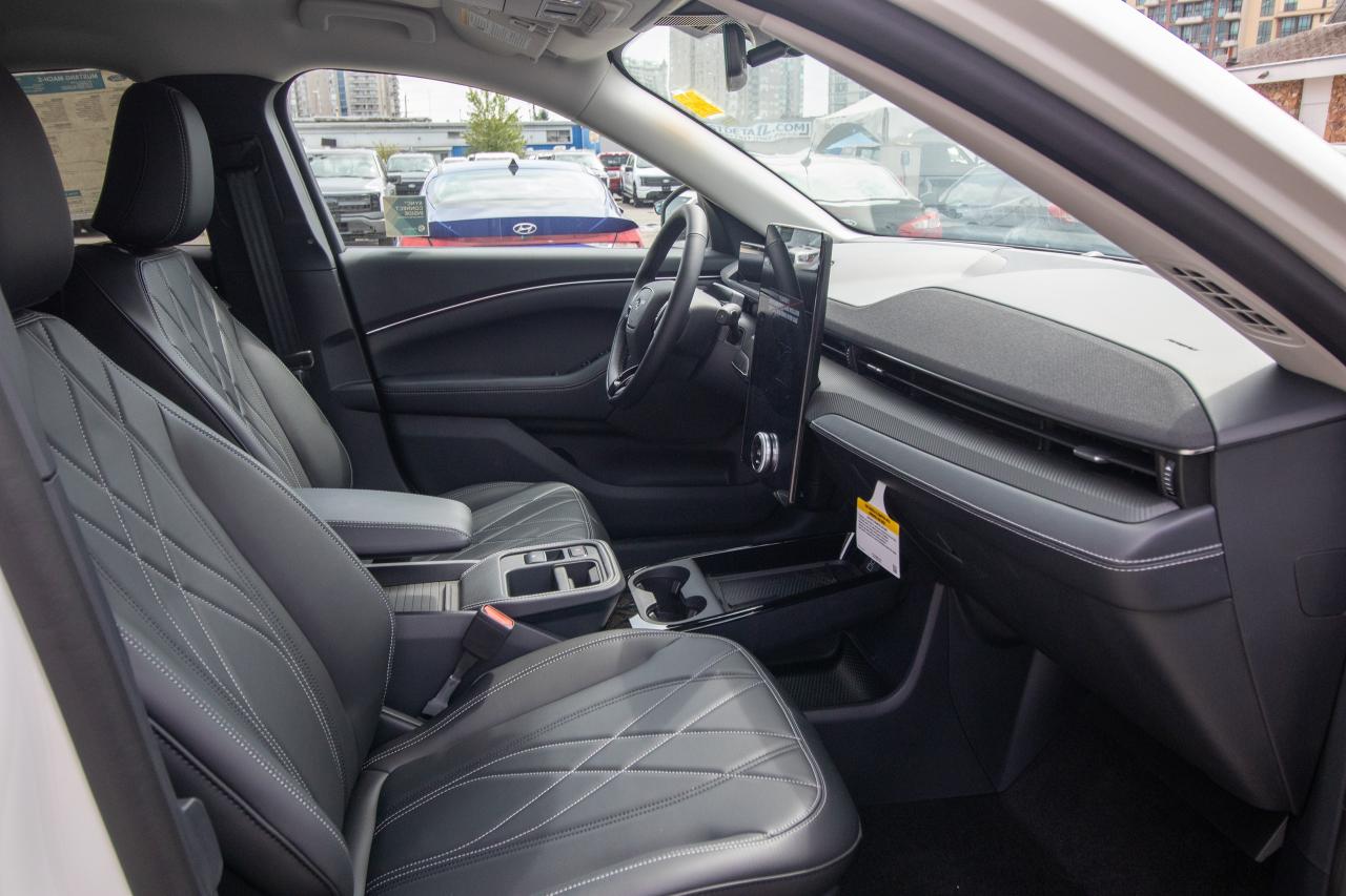 2025 Ford Mustang Mach-E Select AWD Extended Range Photo5