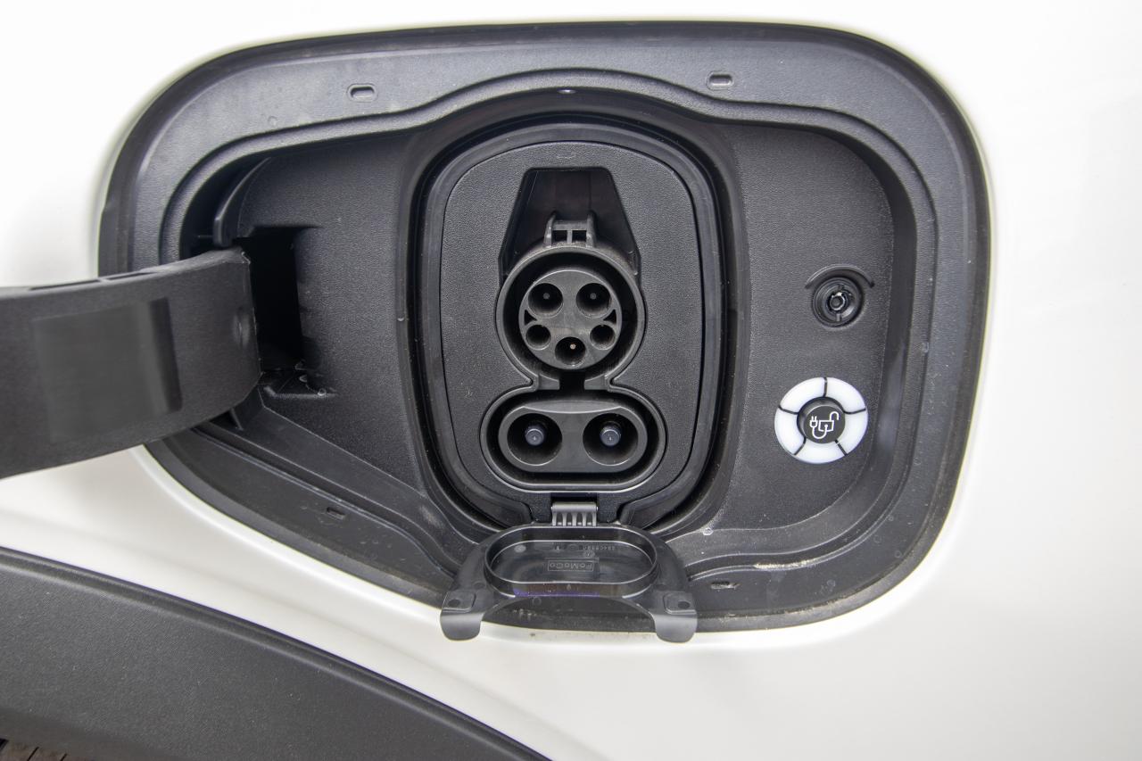 2025 Ford Mustang Mach-E Select AWD Extended Range Photo5