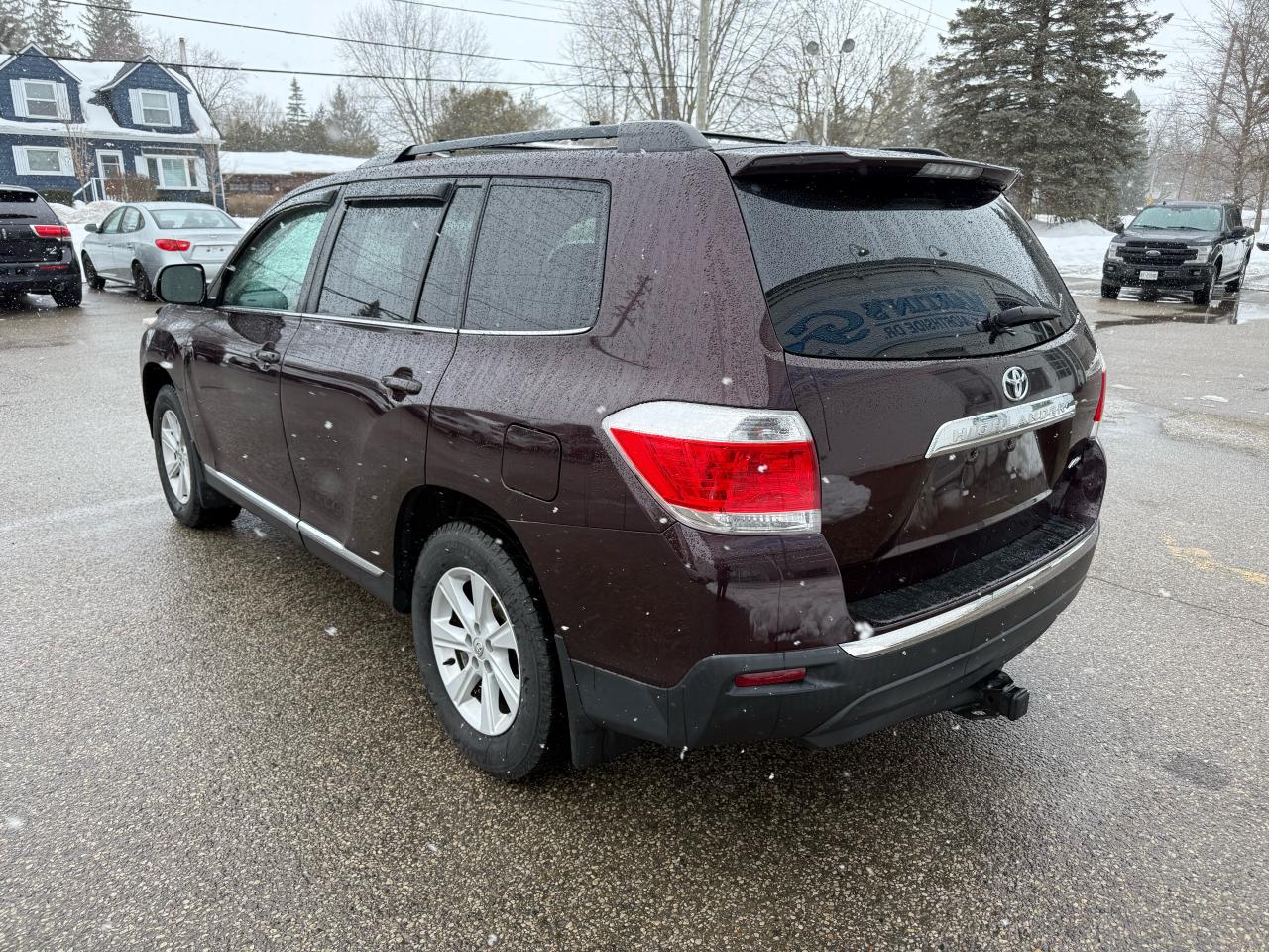 2013 Toyota Highlander  - Photo #2