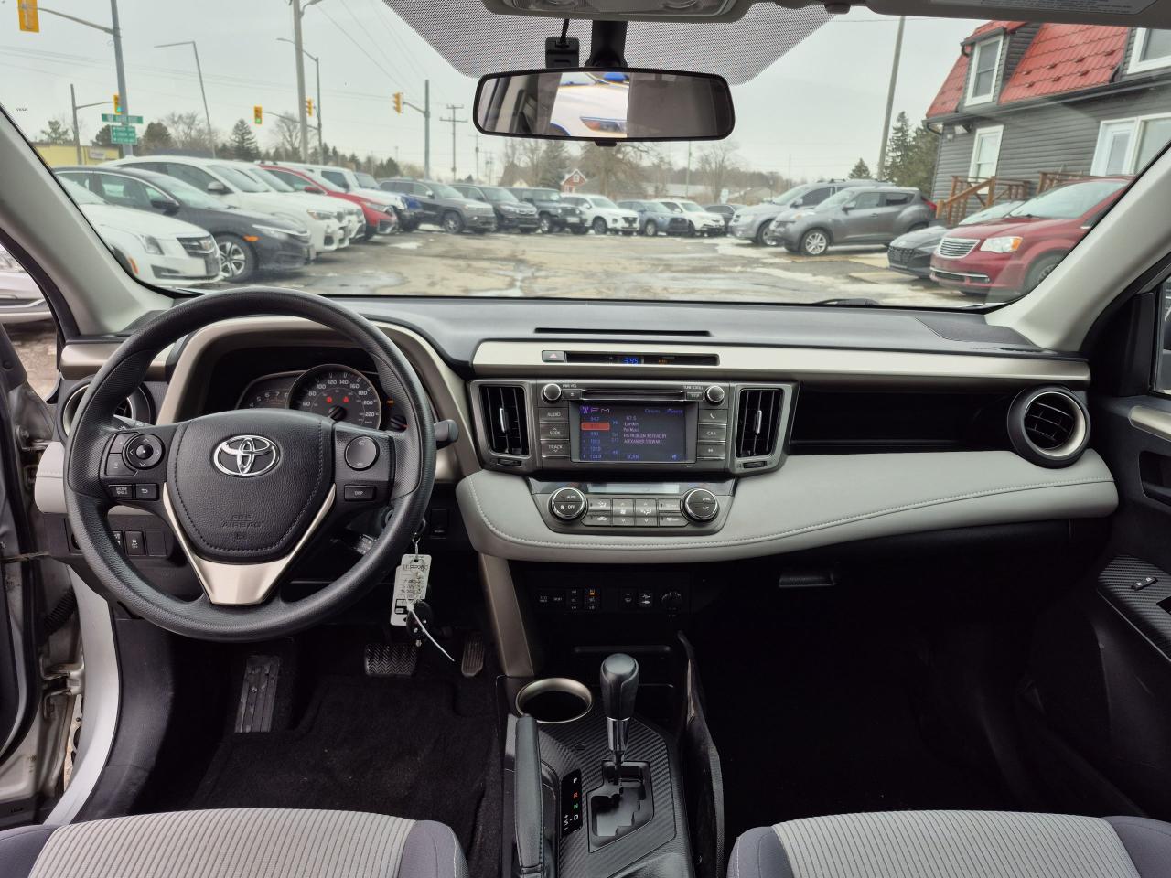 2013 Toyota RAV4 AWD XLE Photo14