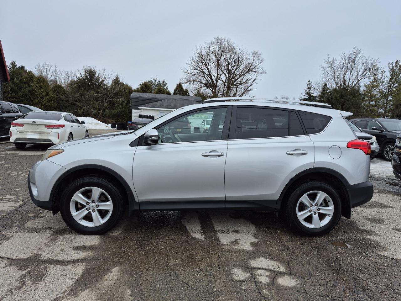 2013 Toyota RAV4 AWD XLE Photo6