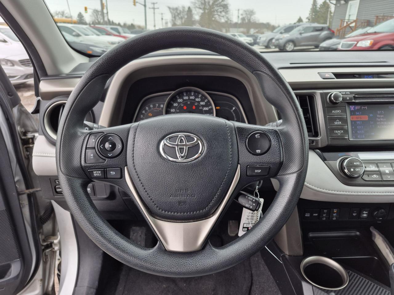 2013 Toyota RAV4 AWD XLE Photo16