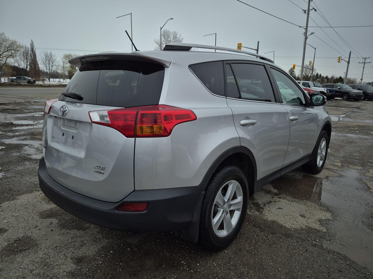 2013 Toyota RAV4 AWD XLE Photo3