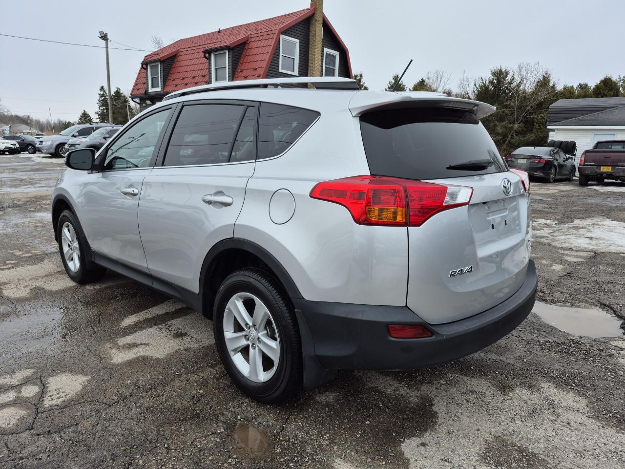 2013 Toyota RAV4 AWD XLE Photo5