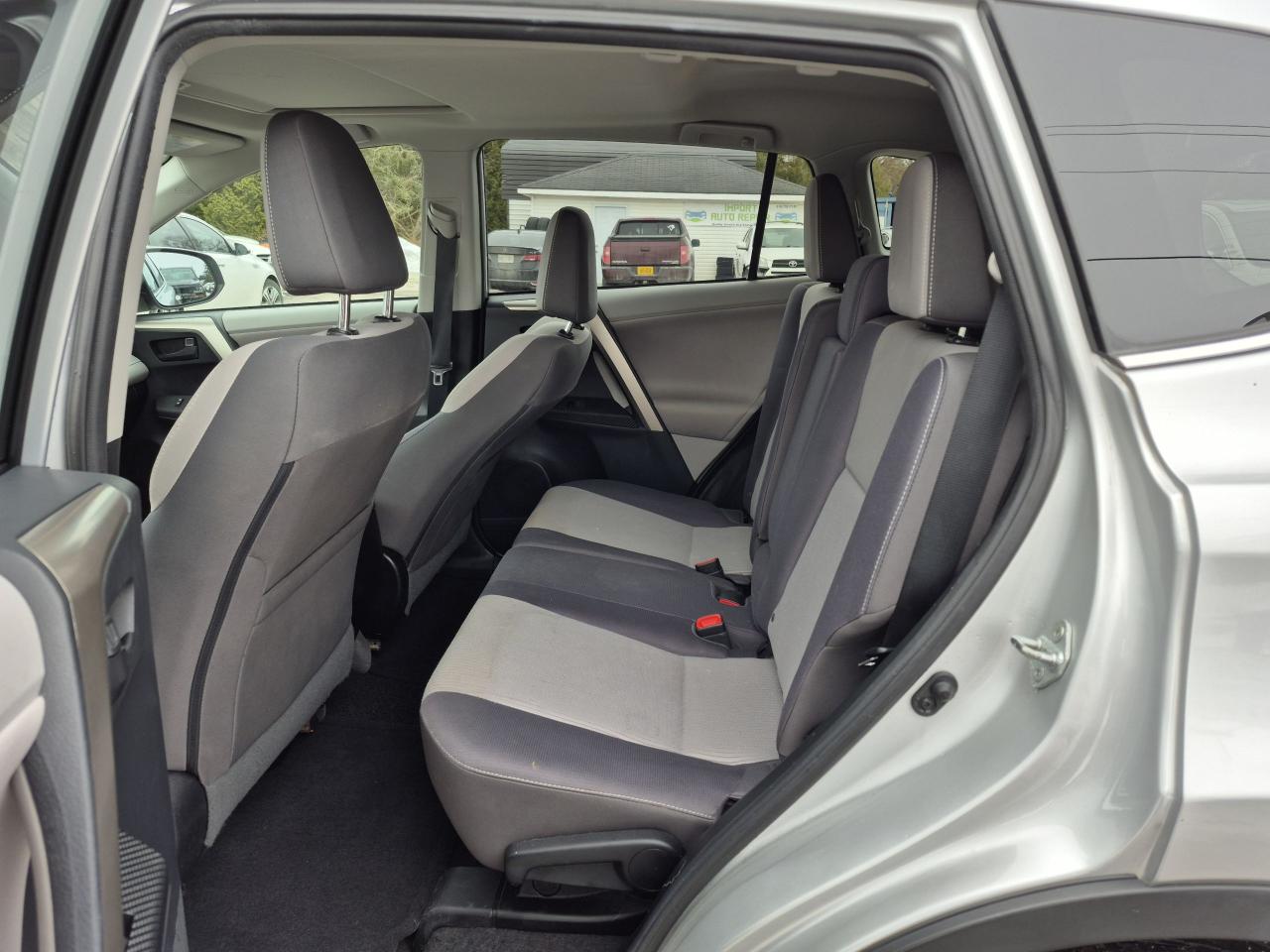 2013 Toyota RAV4 AWD XLE Photo13