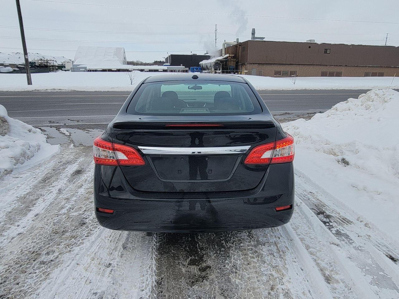 2015 Nissan Sentra 4DR SDN MAN SV Photo4