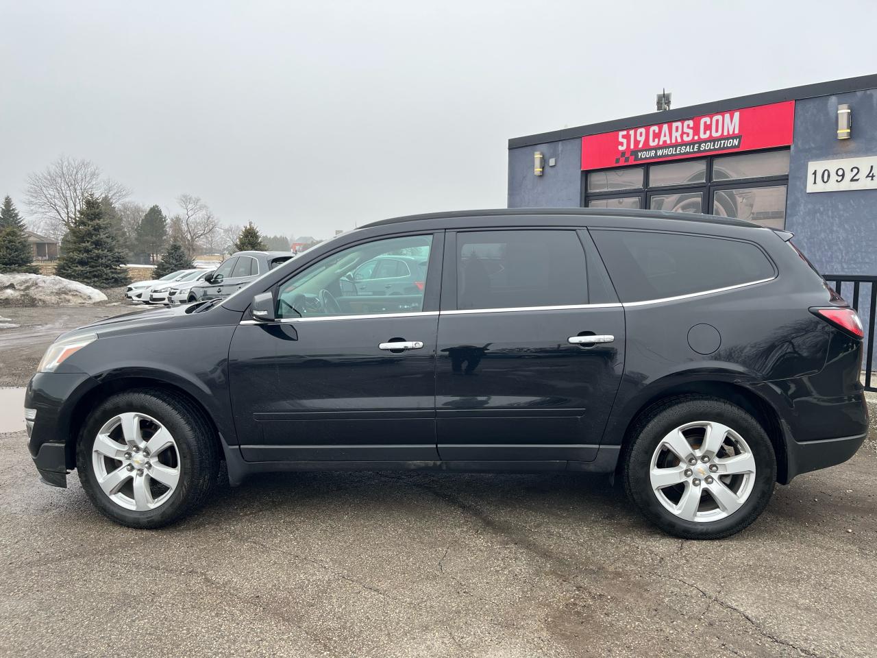 2016 Chevrolet Traverse LT | Backup Camera | Heated Seats | Sunroof - Photo #2