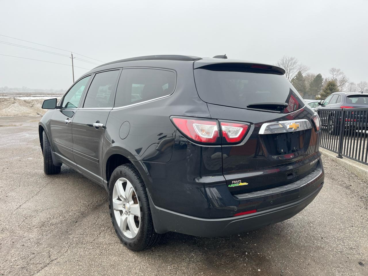 2016 Chevrolet Traverse LT | Backup Camera | Heated Seats | Sunroof - Photo #3