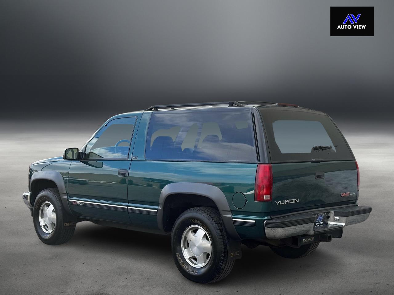 1995 GMC Yukon 1500 2dr 4WD **RARE**CLEAN CARFAX** Photo4