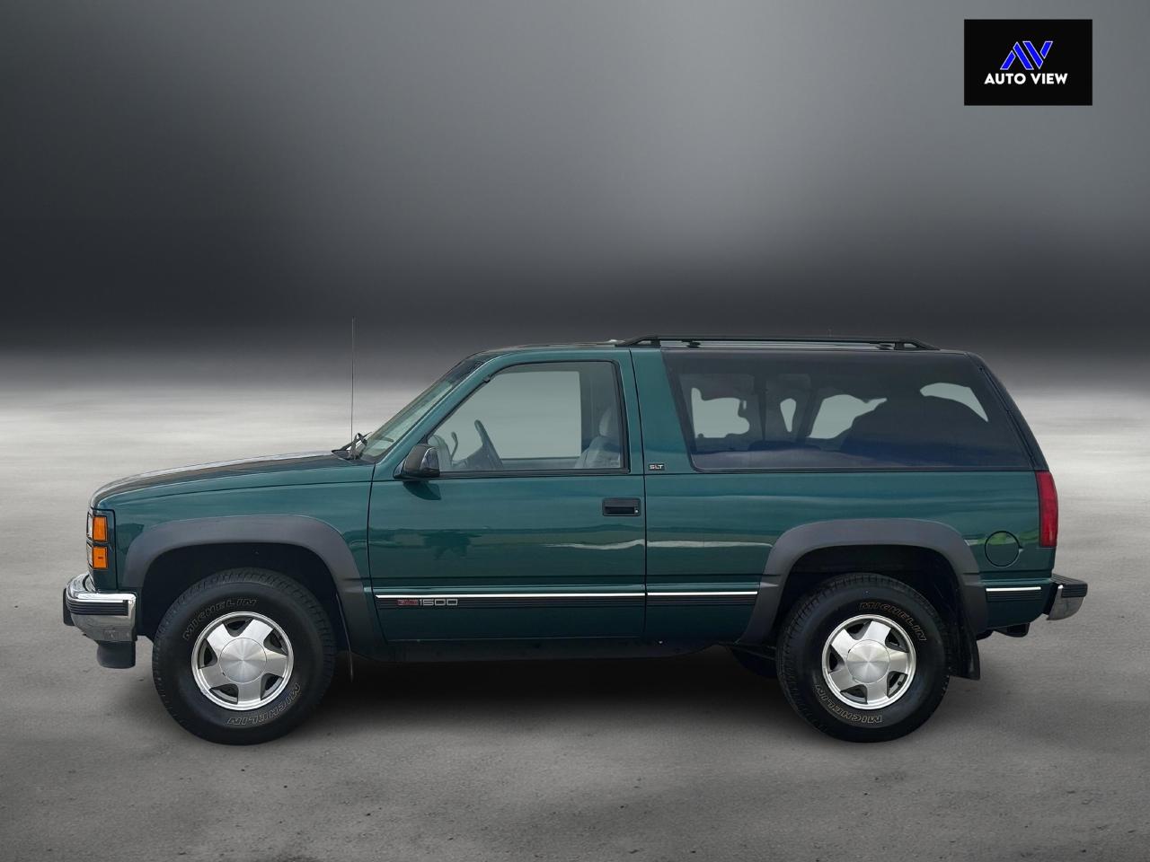 1995 GMC Yukon 1500 2dr 4WD **RARE**CLEAN CARFAX** Photo3