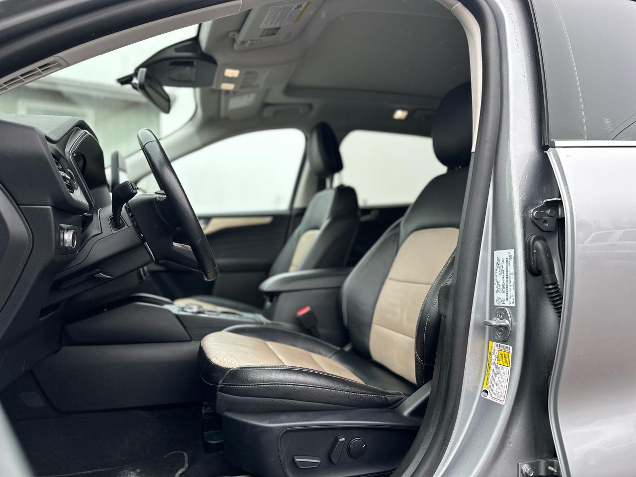 2021 Ford Escape 4WD TITANIUM W/ SUNROOF Photo5