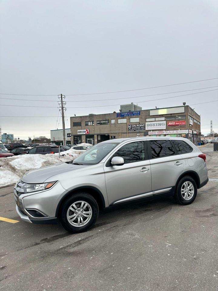 2018 Mitsubishi Outlander SE AWC Photo