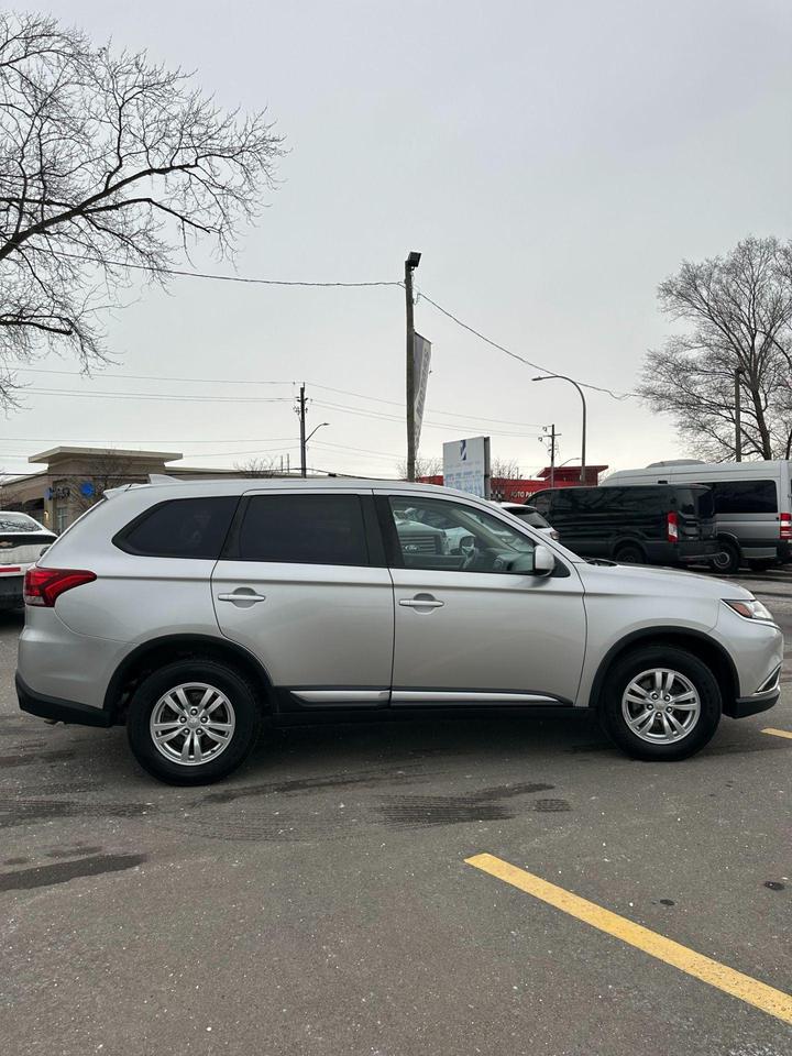 2018 Mitsubishi Outlander SE AWC Photo