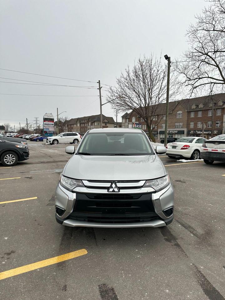 2018 Mitsubishi Outlander SE AWC Photo