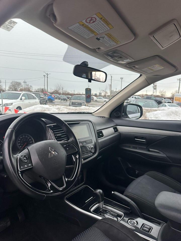 2018 Mitsubishi Outlander SE AWC Photo
