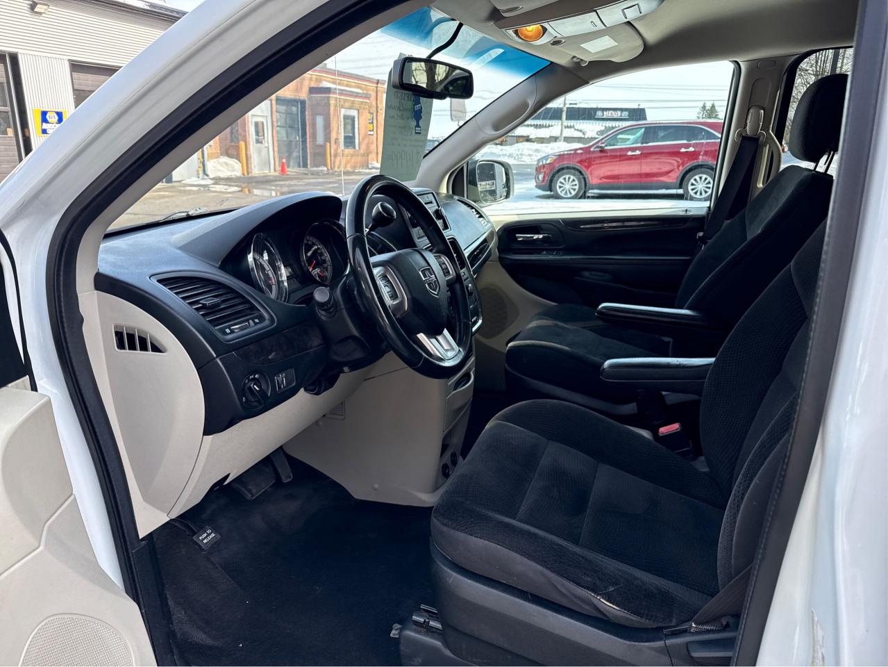 2017 Dodge Grand Caravan CVP/SXT - Photo #9