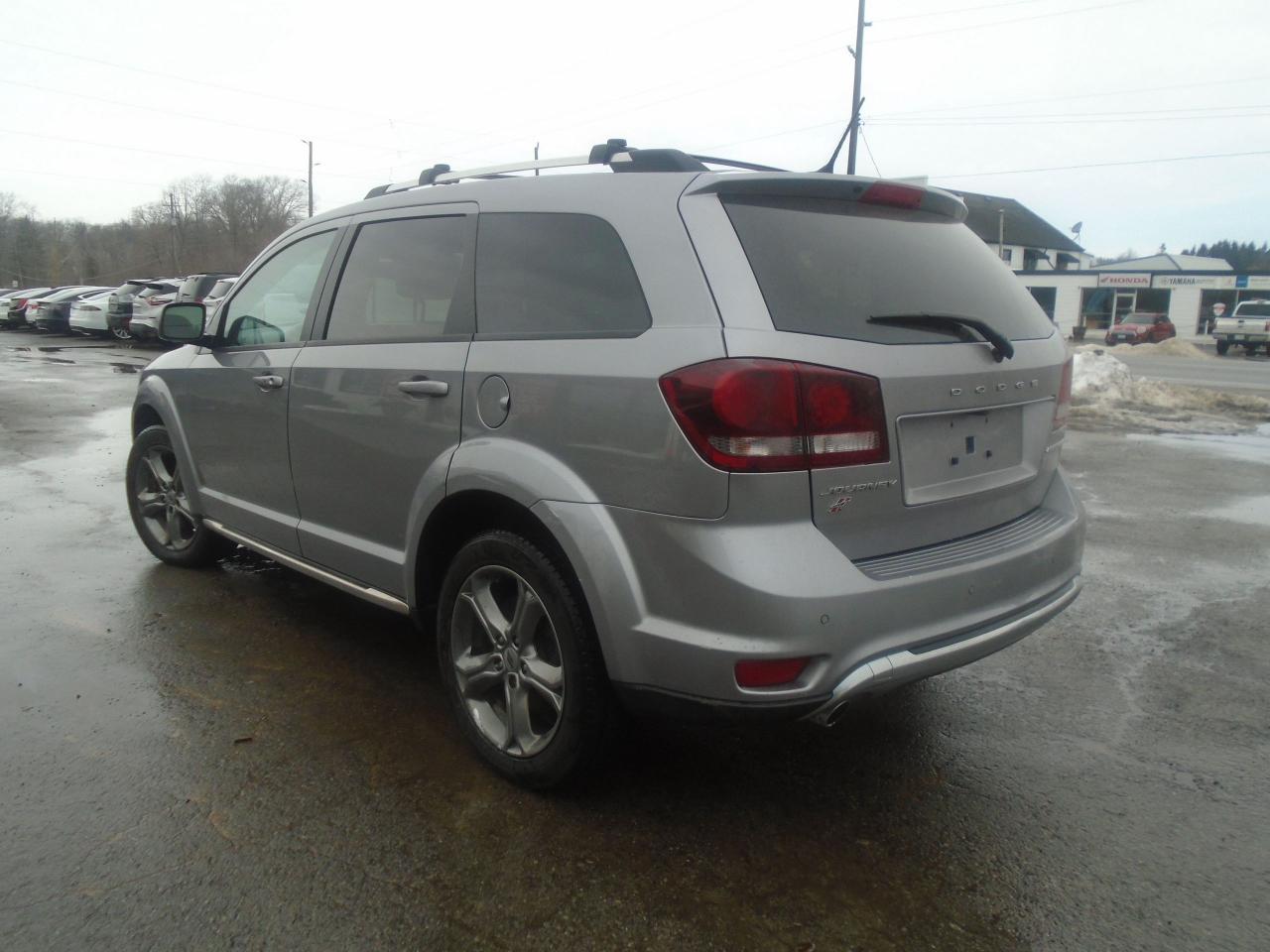 2018 Dodge Journey Crossroad AWD - Photo #3