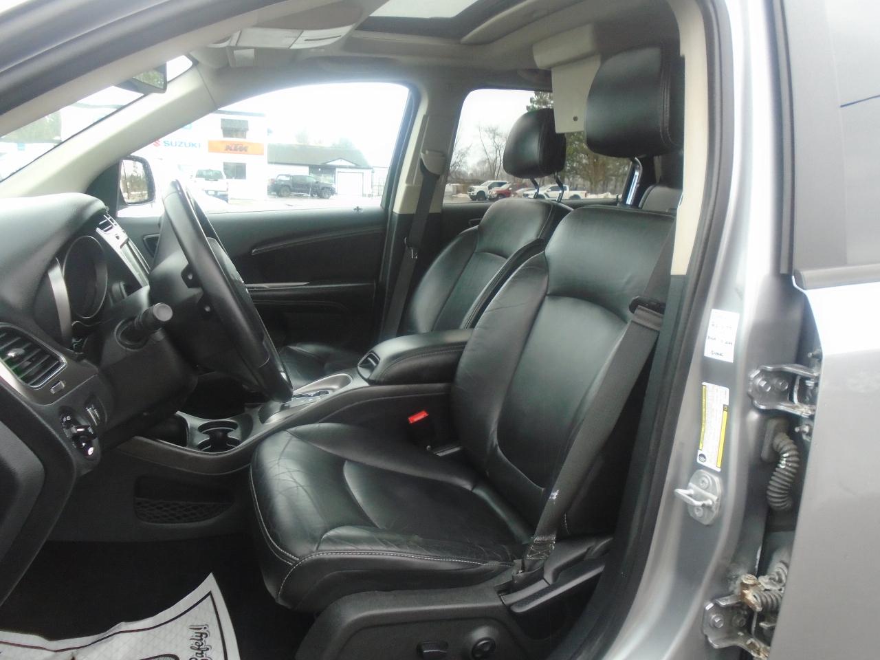 2018 Dodge Journey Crossroad AWD - Photo #9