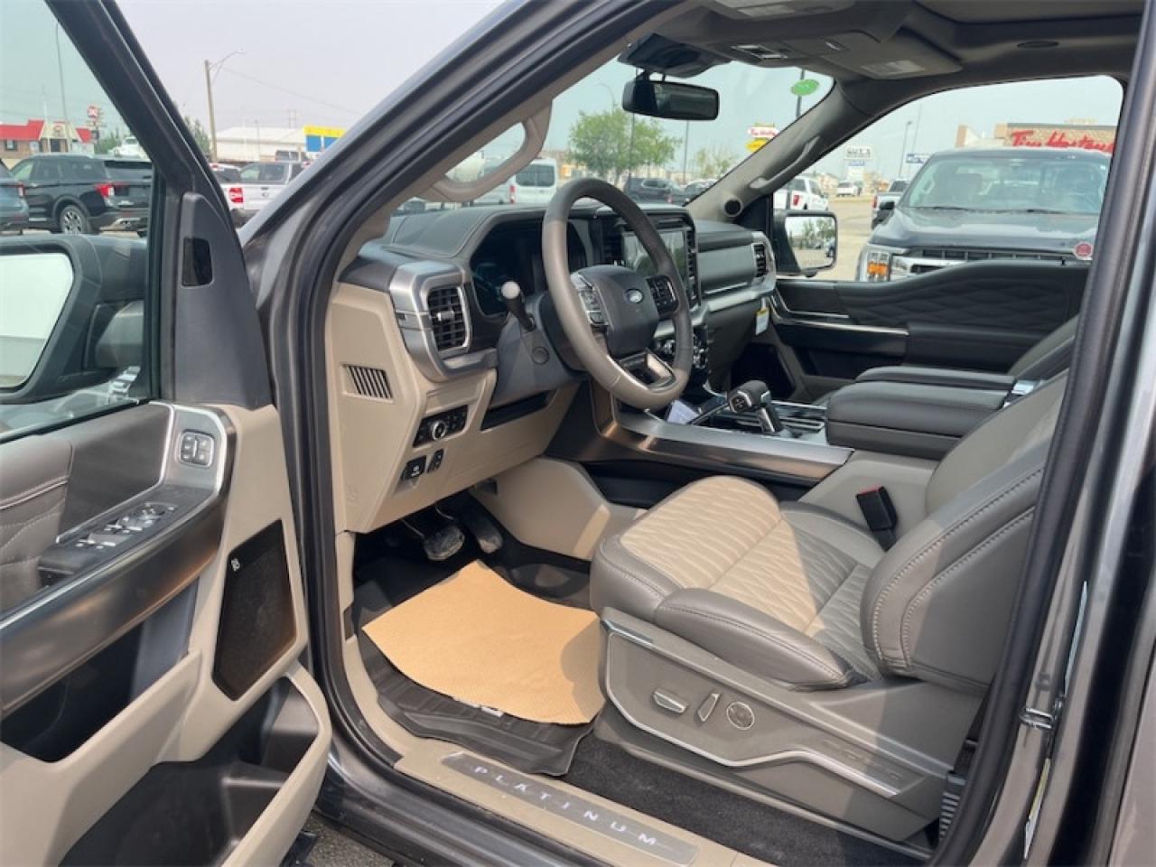 2025 Ford F-150 Platinum  - Leather Seats - 22" Wheels Photo5