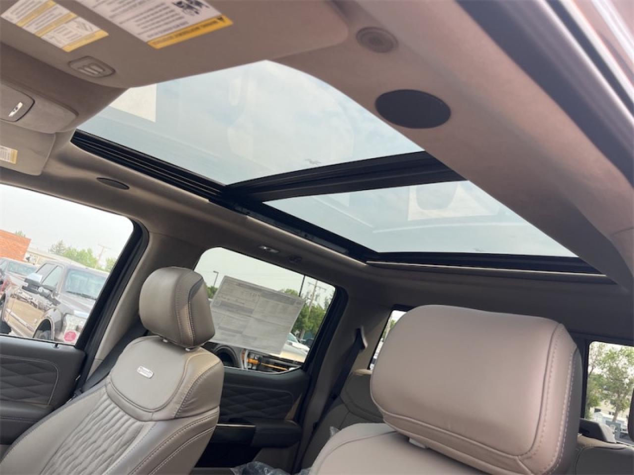 2025 Ford F-150 Platinum  - Leather Seats - 22" Wheels Photo5