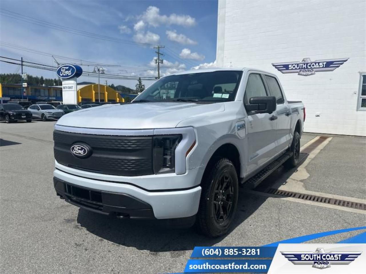 2025 Ford F-150 Lightning XLT  - Tailgate Step Photo0