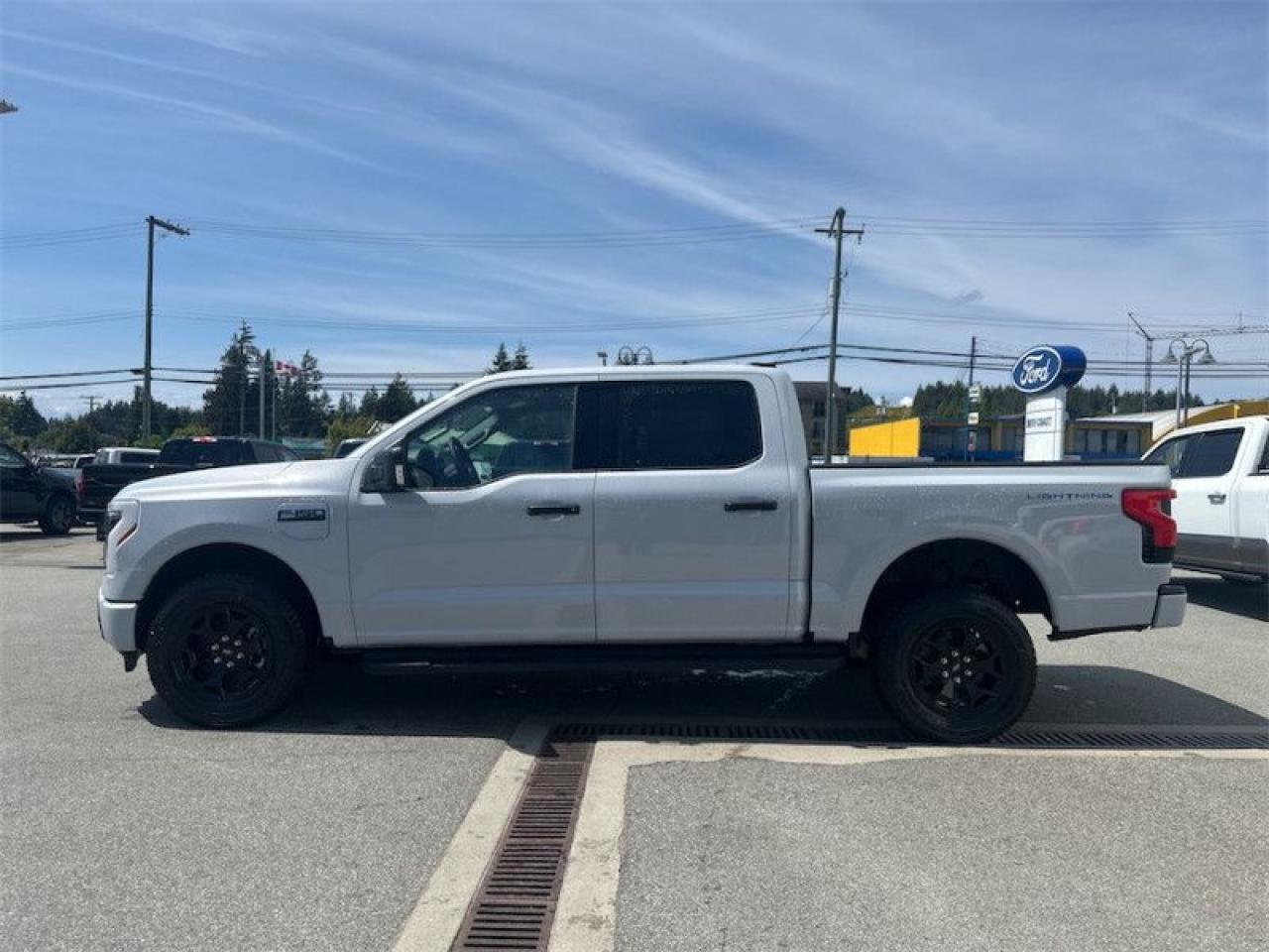 2025 Ford F-150 Lightning XLT  - Tailgate Step Photo1