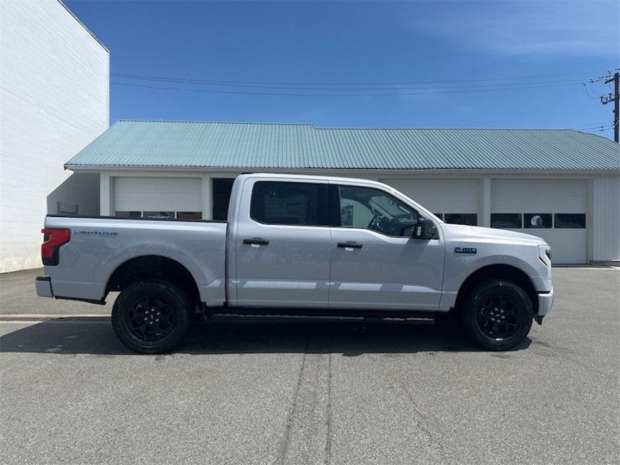 2025 Ford F-150 Lightning XLT  - Tailgate Step Photo5