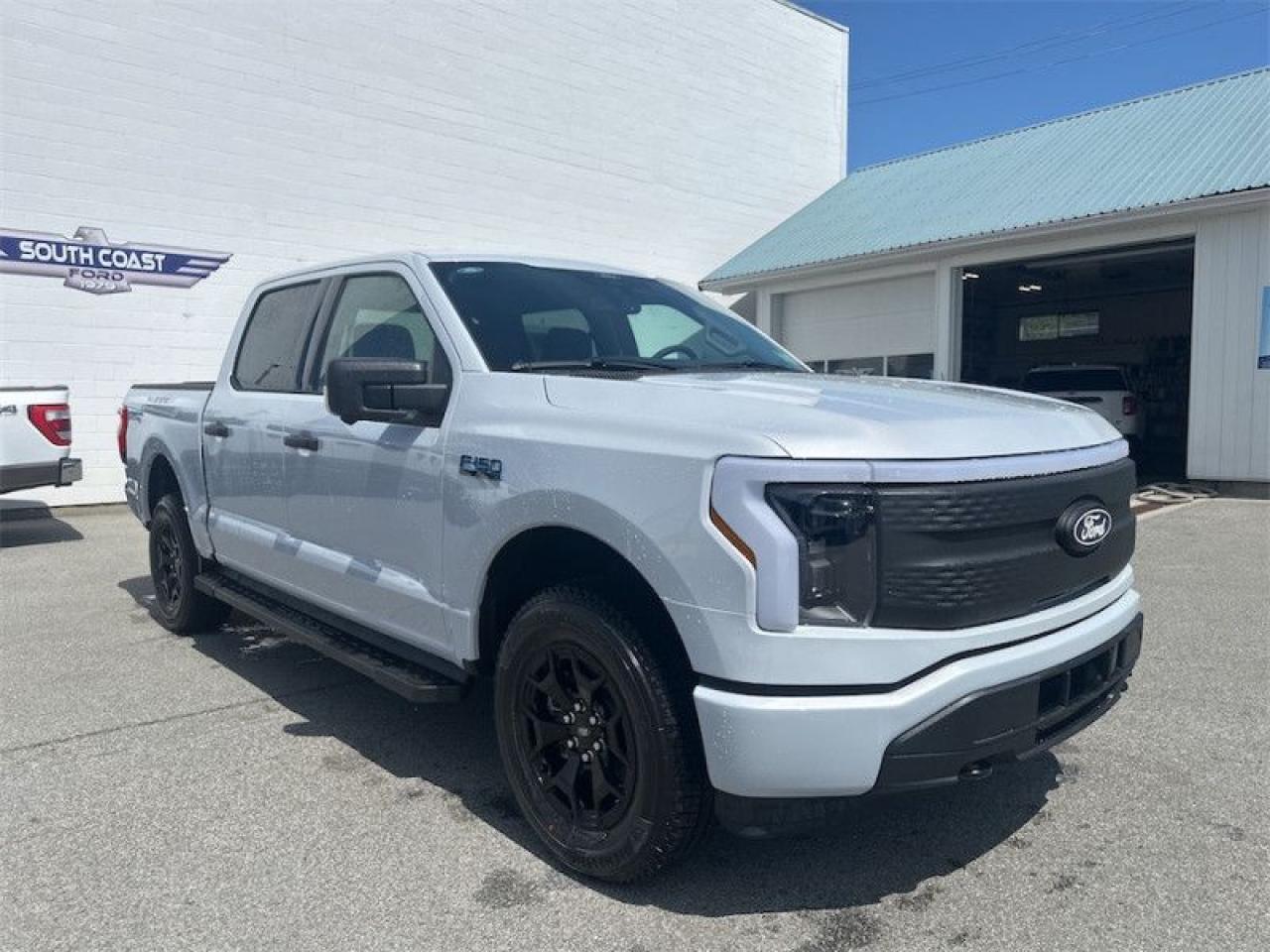2025 Ford F-150 Lightning XLT  - Tailgate Step Photo5