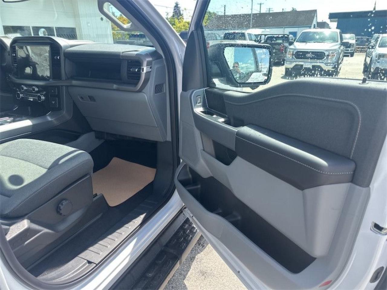 2025 Ford F-150 Lightning XLT  - Tailgate Step Photo5