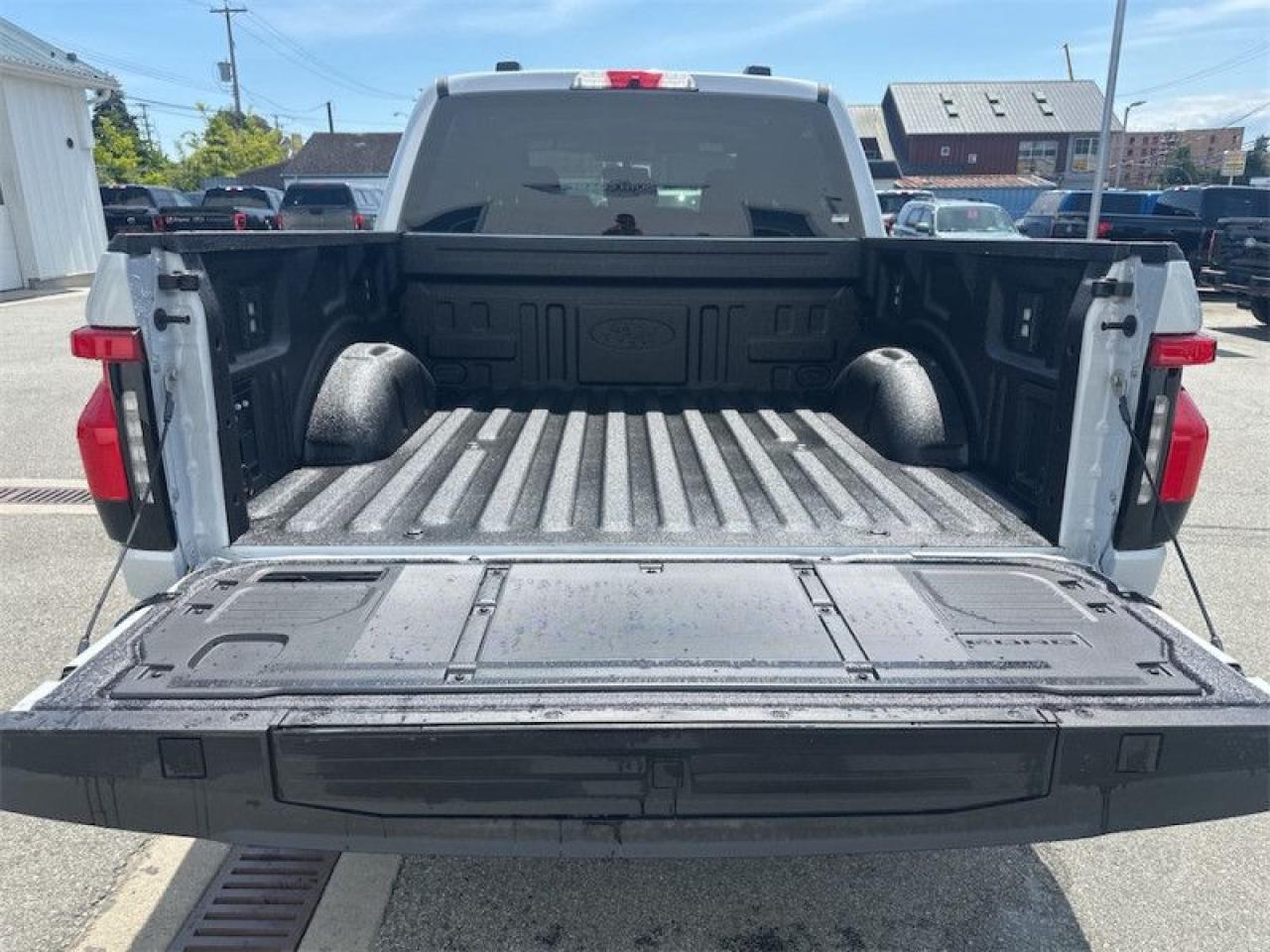 2025 Ford F-150 Lightning XLT  - Tailgate Step Photo5