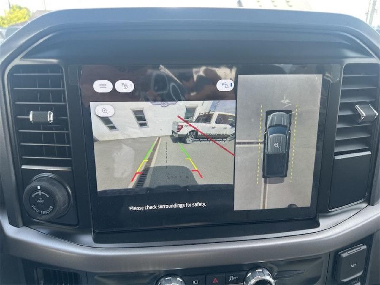 2025 Ford F-150 Lightning XLT  - Tailgate Step Photo5