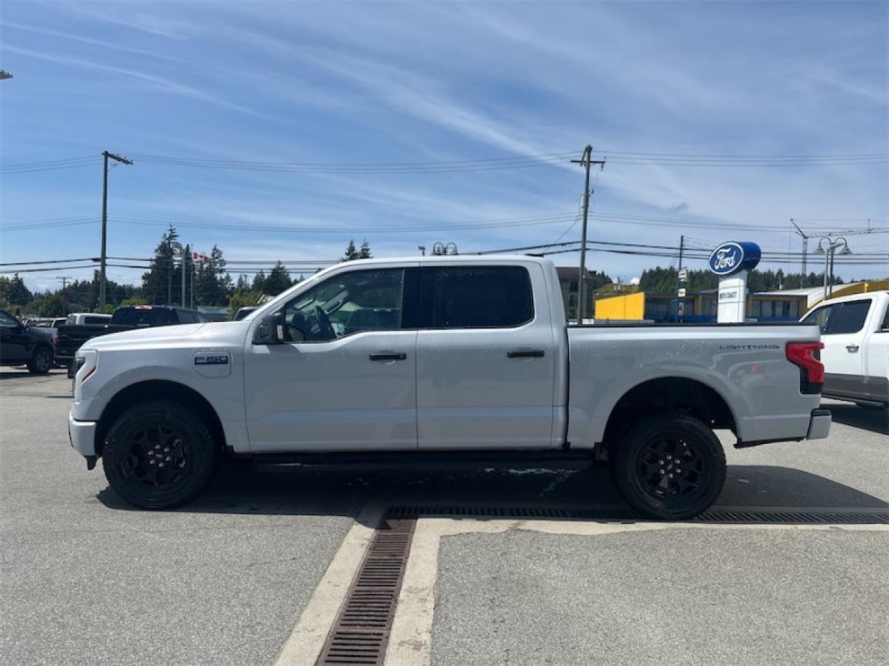 2025 Ford F-150 Lightning XLT  - Tailgate Step Photo1