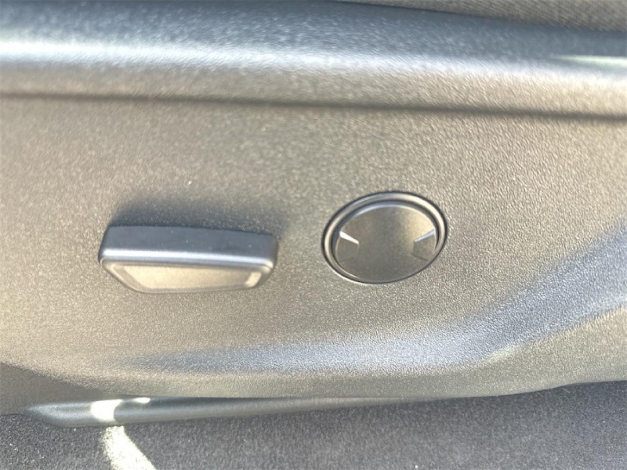 2025 Ford F-150 Lightning XLT  - Tailgate Step Photo5