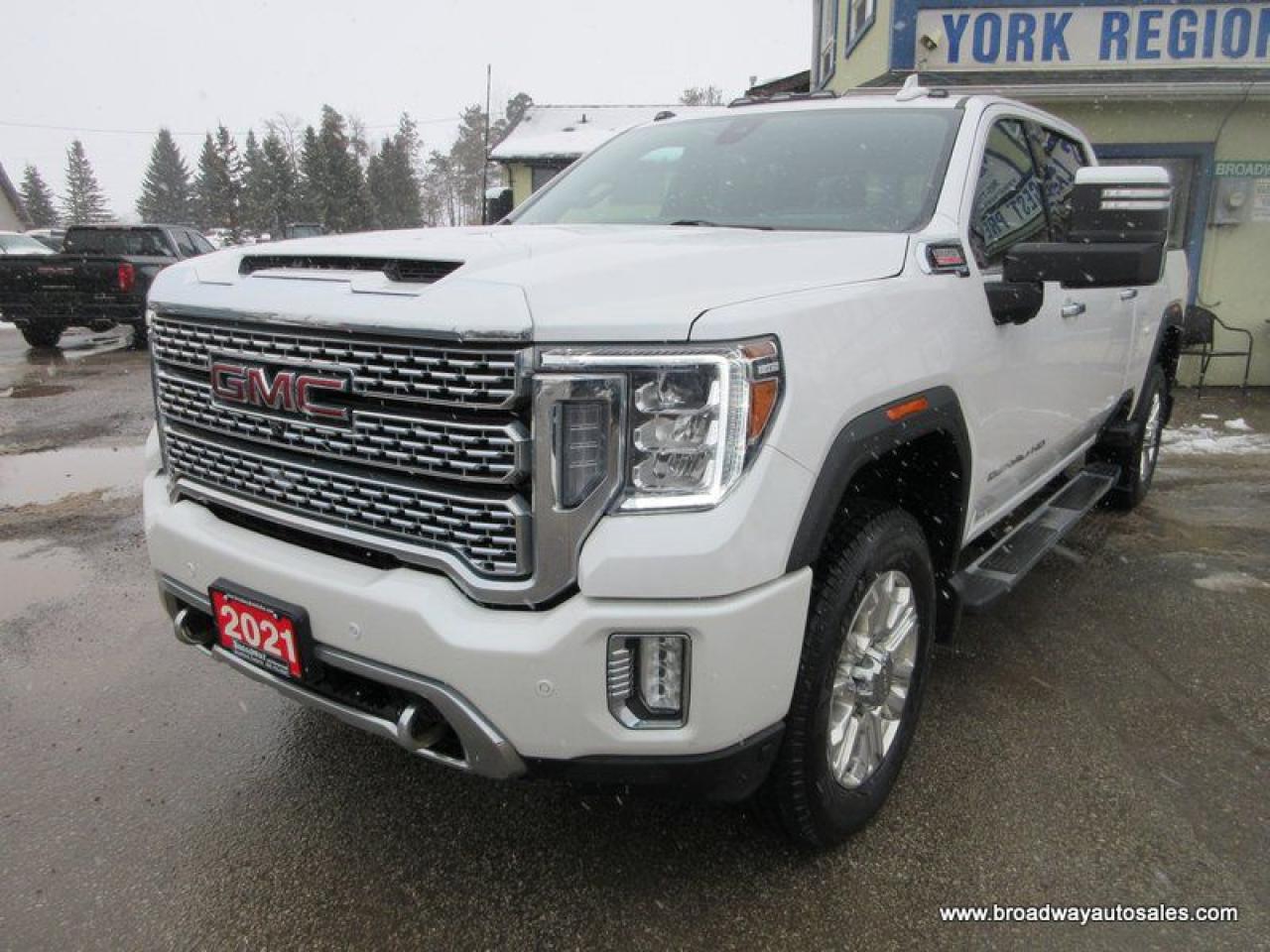 Used 2021 GMC Sierra 2500 3/4 TON DENALI-VERSION 5 PASSENGER 6.6L - DURAMAX.. 4X4.. CREW-CAB.. 6.6-BOX.. NAVIGATION.. SUNROOF.. LEATHER.. HEATED/AC SEATS.. BACK-UP CAMERA.. for sale in Bradford, ON