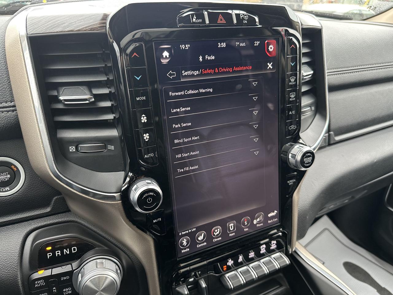 2019 RAM 1500 LARAMIE | HARMAN KARDON | PANO GLASS - Photo #48