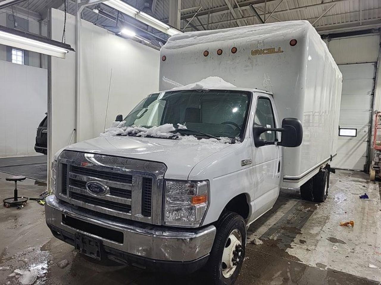 Used 2019 Ford E-Series Cutaway Cube VAN! Armrests!! FM & AM RADIO!! Sunvisor! for sale in Guelph, ON