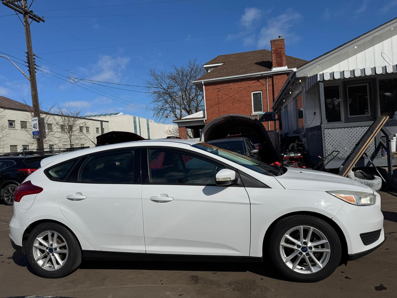 2015 Ford Focus 5DR HB SE - NO ACCIDENTS - Photo #4