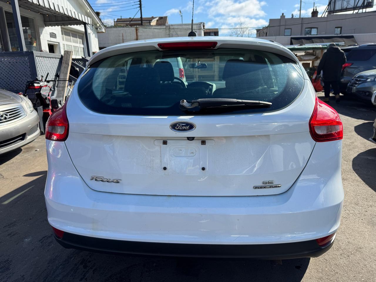 2015 Ford Focus 5DR HB SE - NO ACCIDENTS - Photo #6