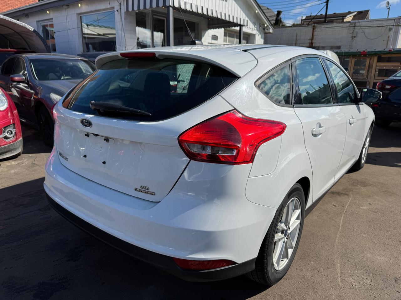 2015 Ford Focus 5DR HB SE - NO ACCIDENTS - Photo #5