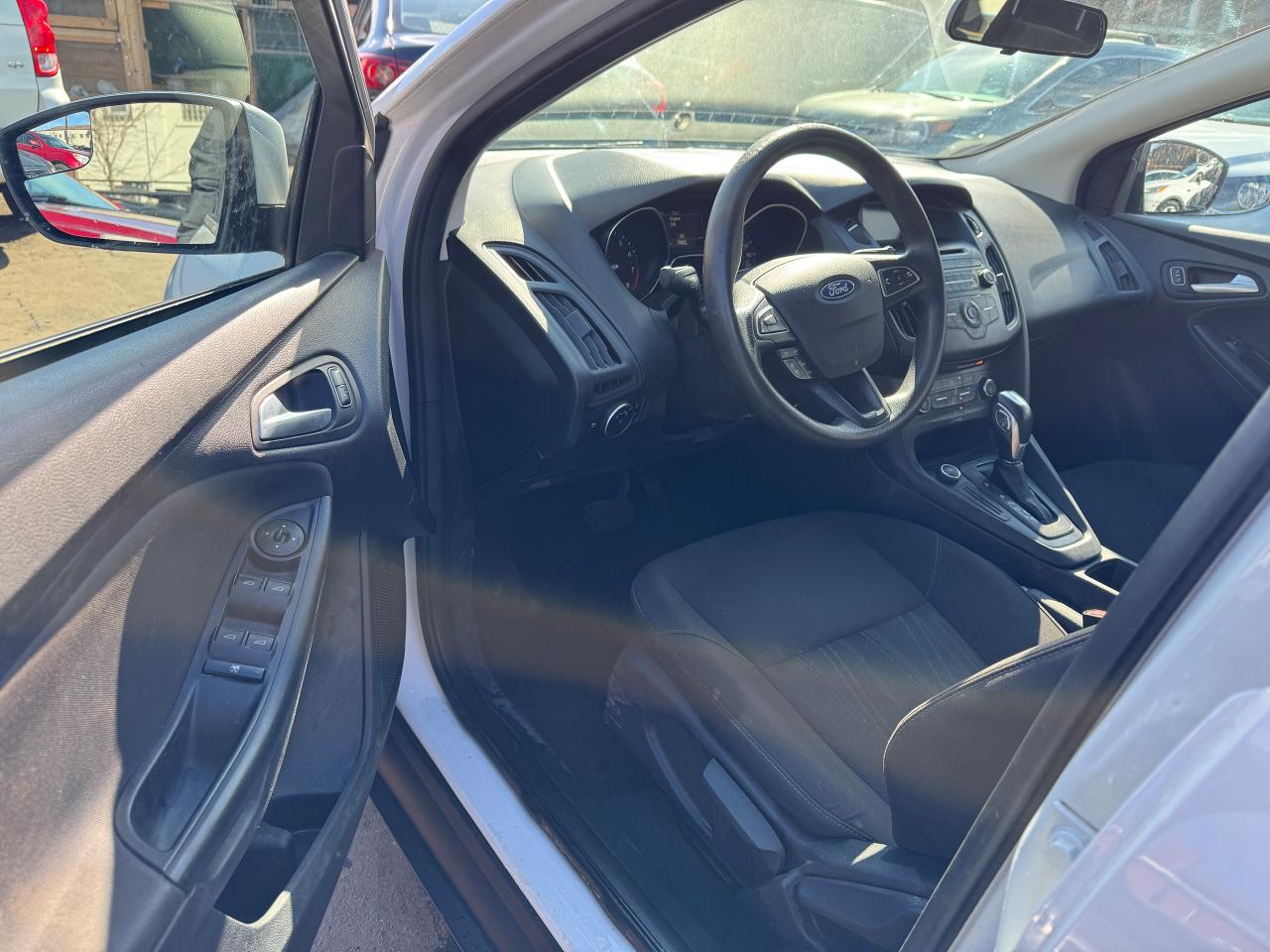 2015 Ford Focus 5DR HB SE - NO ACCIDENTS - Photo #9