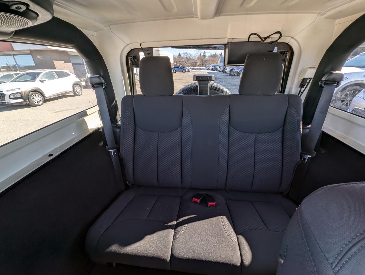 2013 Jeep Wrangler  - Photo #9