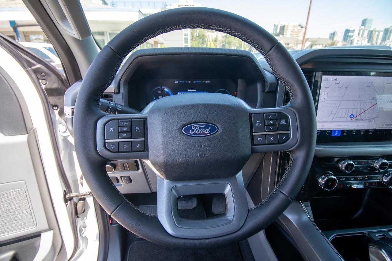 2025 Ford F-150 Lightning XLT 4WD SuperCrew 5.5' Box Photo5