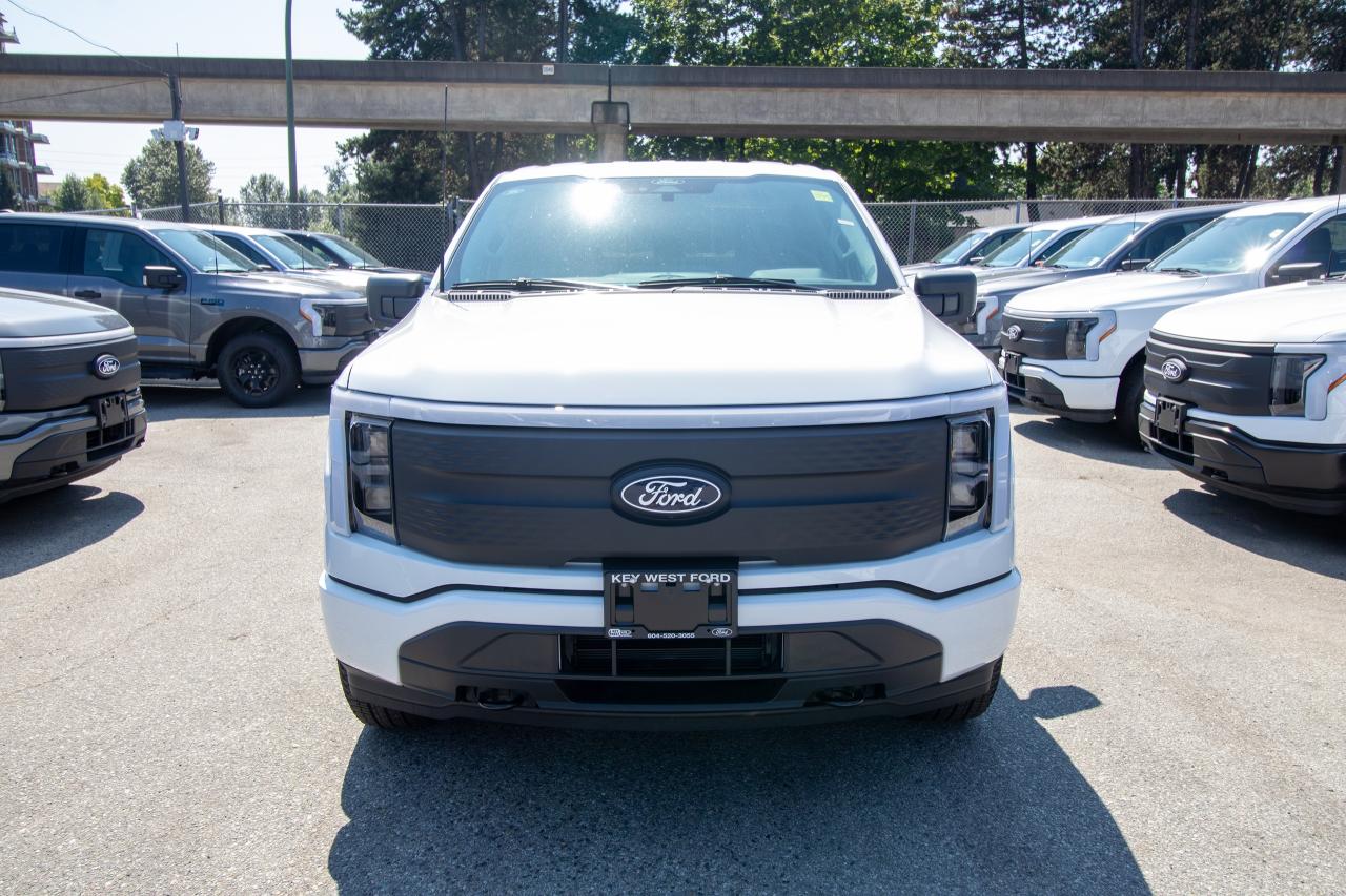 2025 Ford F-150 Lightning XLT 4WD SuperCrew 5.5' Box Photo5