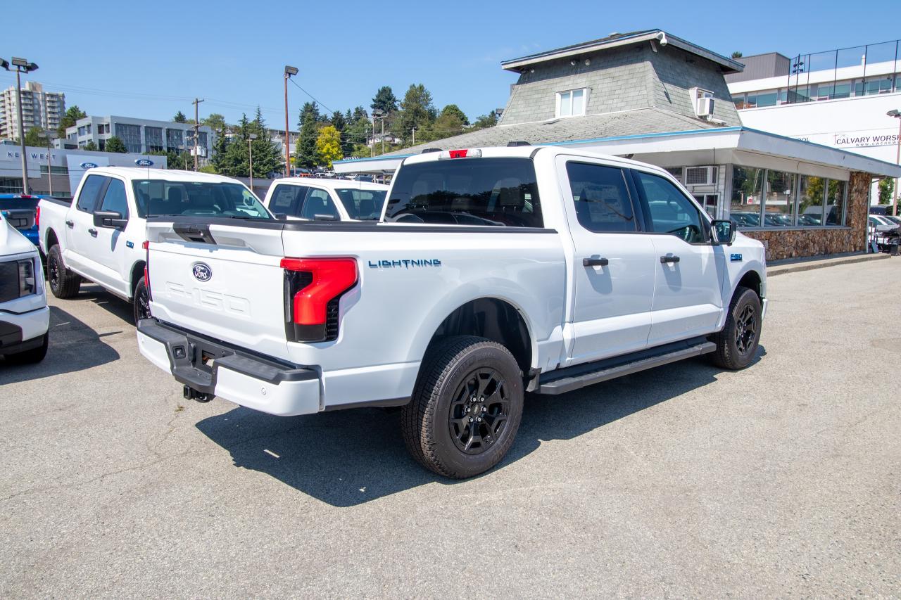2025 Ford F-150 Lightning XLT 4WD SuperCrew 5.5' Box Photo5