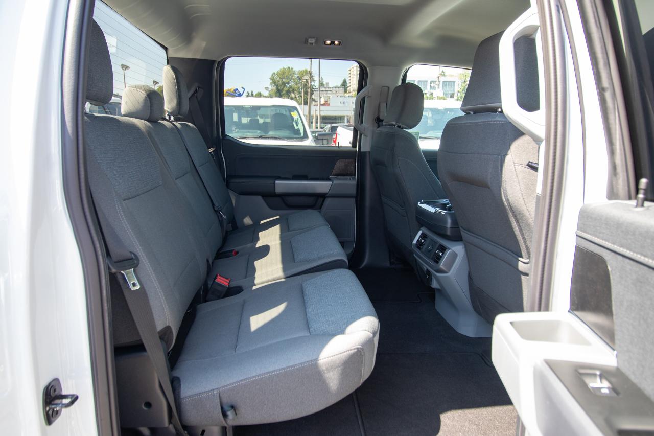 2025 Ford F-150 Lightning XLT 4WD SuperCrew 5.5' Box Photo5