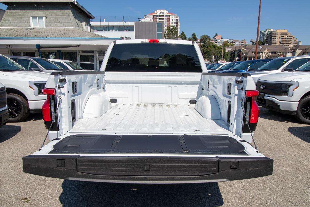 2025 Ford F-150 Lightning XLT 4WD SuperCrew 5.5' Box Photo5