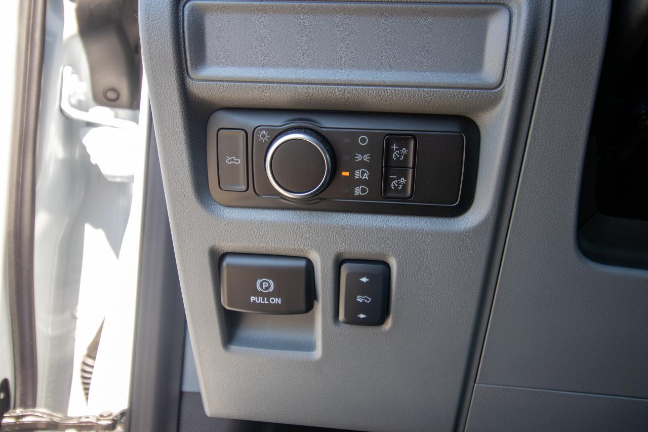 2025 Ford F-150 Lightning XLT 4WD SuperCrew 5.5' Box Photo5