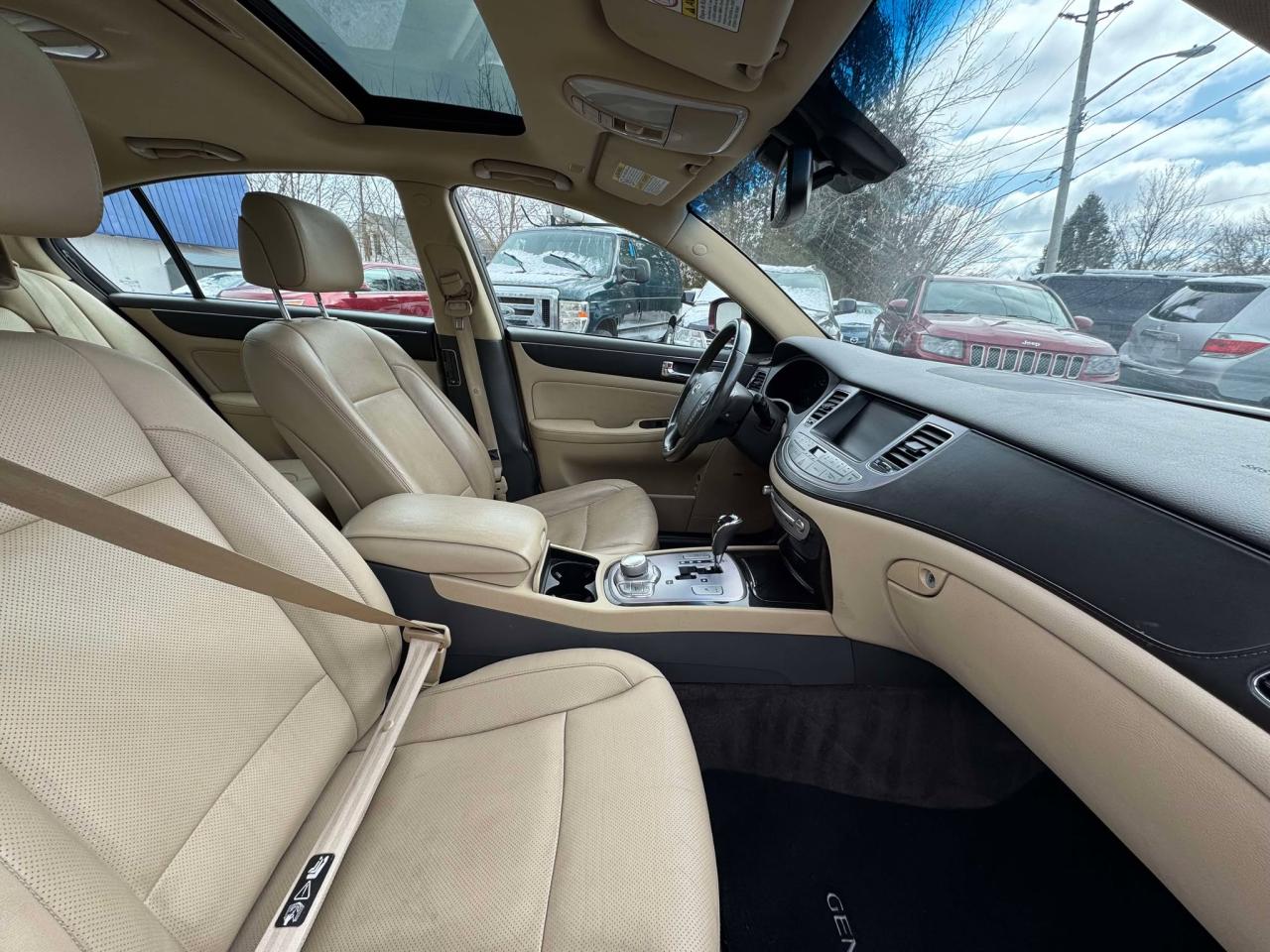 2011 Hyundai Genesis 4dr Sdn V6 w/Technology Pkg - Photo #10
