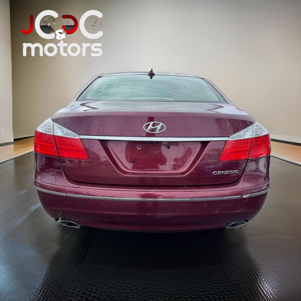 2011 Hyundai Genesis 4dr Sdn V6 w/Technology Pkg - Photo #6